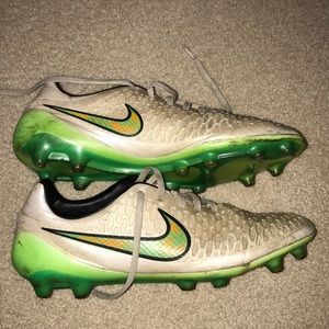 Nike Women’s Magista ACC Soccer Cleats